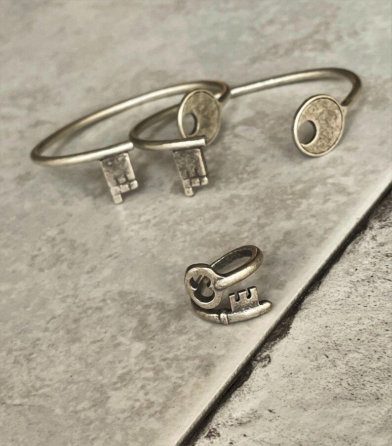 Antique silver wrap-around key ring, adjustable key-shaped ring, stackable womens key ring, rock style open key ring, girlfriends gift idea image 11