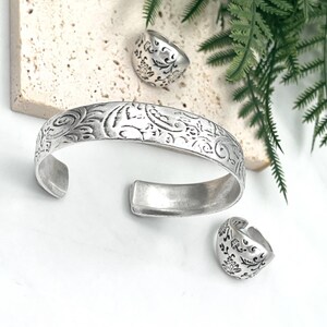 Antique silver engraved floral bold ring, adjustable flower patterns dome ring, open rustic silver vintage style ring, thick womens ring image 9