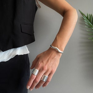 •PORTAL + SOFT RECTANGLE• shattuckite + silver twist-on cuff bracelet main image 1