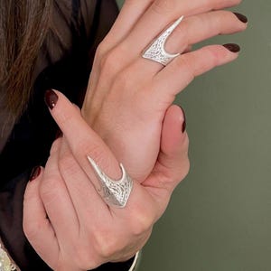 Zilveren puntige gegraveerde damesring• Vikings-ring met spikes• Gotische scherpe ring• Verstelbare glanzende ring• Open ring in tribale stijl van AnAngelsHug