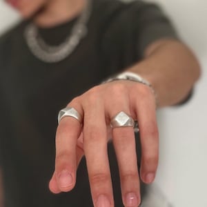 Bague chevalière losange en argent rustique tendance : style rock ajustable pour homme Chevalier