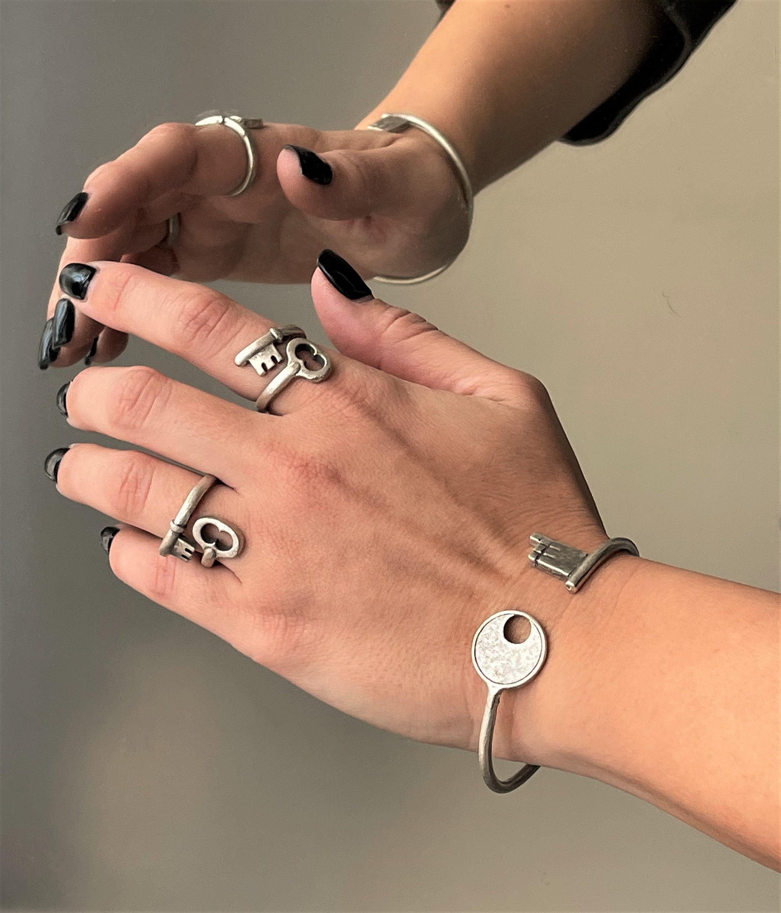 Antique Silver Wrap-around Key Ring, Adjustable Key-shaped Ring ...
