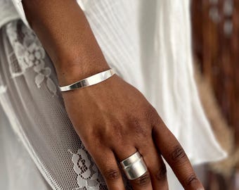 Wide Vintage Shiny Silver Open Cuff• Adjustable Wavy Thin Bracelet