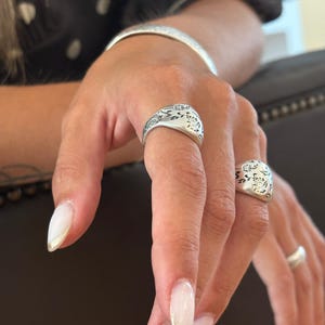 Antique silver engraved floral bold ring, adjustable flower patterns dome ring, open rustic silver vintage style ring, thick womens ring image 5