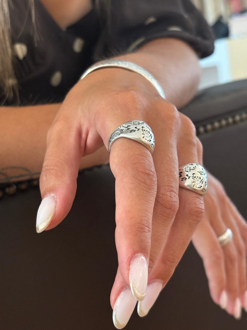 Antique silver engraved floral bold ring, adjustable flower patterns dome ring, open rustic silver vintage style ring, thick womens ring image 5