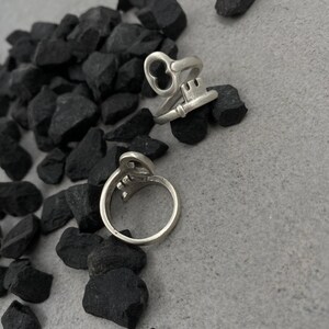 Antique silver wrap-around key ring, adjustable key-shaped ring, stackable womens key ring, rock style open key ring, girlfriends gift idea image 8