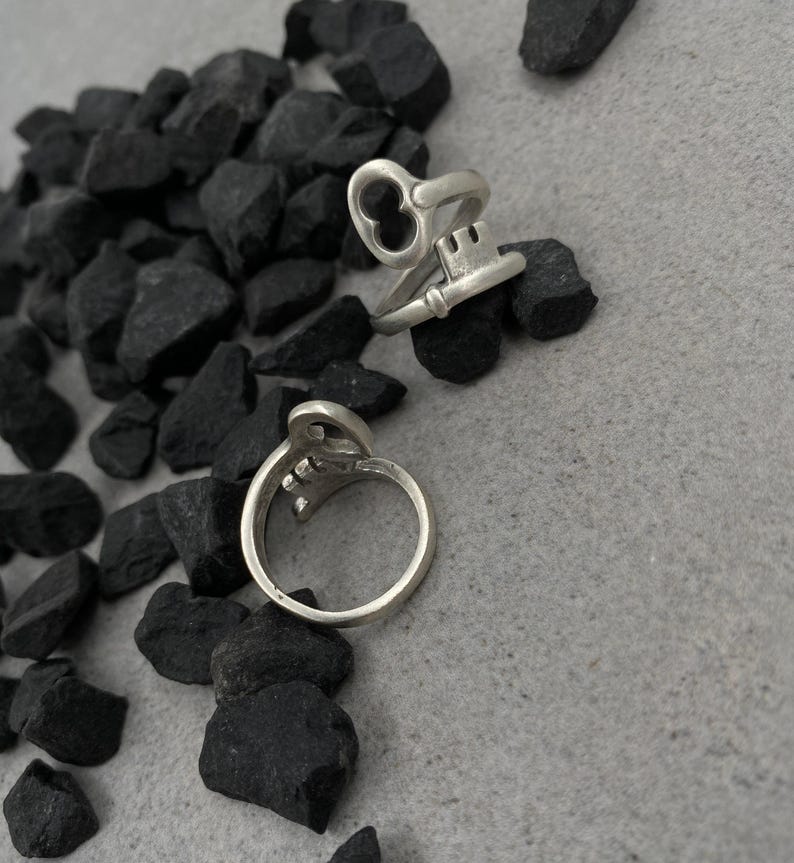 Antique silver wrap-around key ring, adjustable key-shaped ring, stackable womens key ring, rock style open key ring, girlfriends gift idea image 8