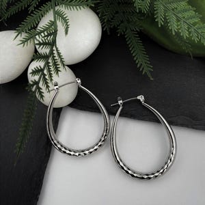 Big Oval Shaped Hoop Earrings• Silver Hammered Hoop Earrings• Classic Style Vintage Earrings• Engraved Pattern Drop Earrings by AnAngelsHug