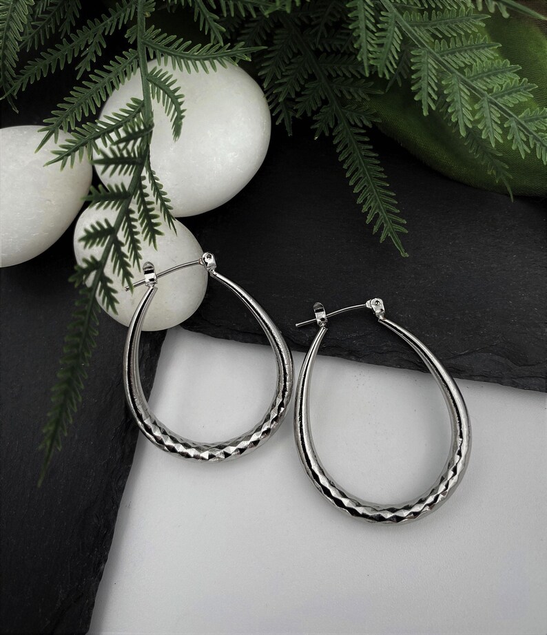 Big Oval Shaped Hoop Earrings• Silver Hammered Hoop Earrings• Classic Style Vintage Earrings• Engraved Pattern Drop Earrings by AnAngelsHug