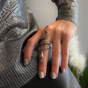 Dark silver extra long finger ring, statement FULL FINGER SERPENT ring, brutalist snake textured adjustable ring, modern rock style ring image 4