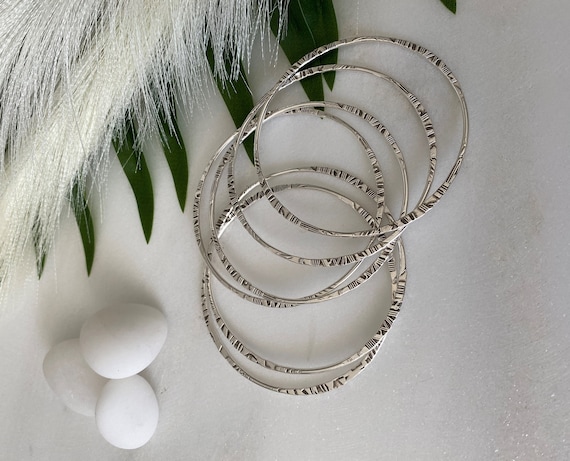 Lightweight bangles store