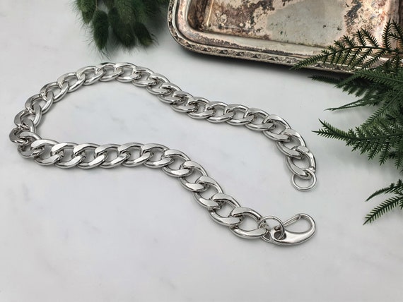 Silver Extravagant Lightweight Choker, XL Aluminum Chain Necklace,  Carabiner Clasp Chain, Womens Oversized Glossy Chunky Choker, Womens Gift -  Etsy