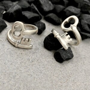 Antique silver wrap-around key ring, adjustable key-shaped ring, stackable womens key ring, rock style open key ring, girlfriends gift idea Set Of Two