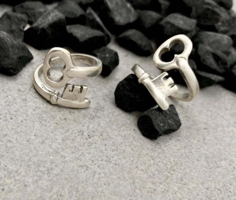 Antique silver wrap-around key ring, adjustable key-shaped ring, stackable womens key ring, rock style open key ring, girlfriends gift idea Set Of Two
