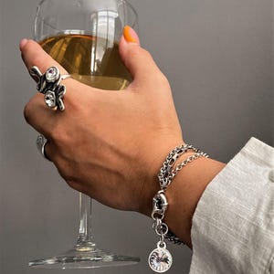 Bracciale multicatena in argento con cristalli Swarovski, bracciale a tre fili audace con cristalli, elegante bracciale a catena stile Uno de 50 da donna, regalo per la fidanzata immagine 3