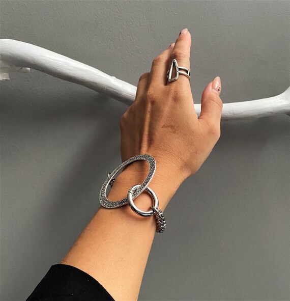 Punk Rock Style Oversized O-Ring Foxtail Chain bracelet: Large Engraved Circle Snap Lock Cuff