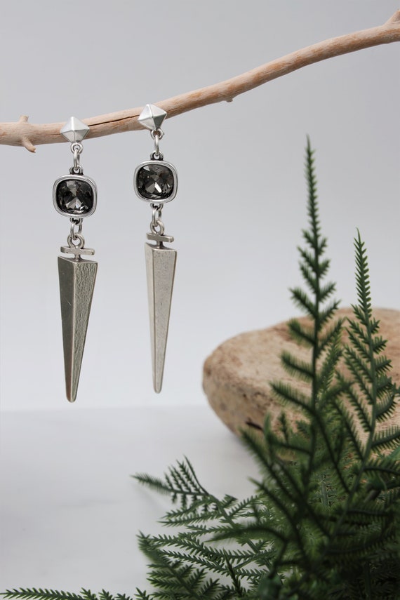 関送込 OHTNYC SPIKE DROP EARRING WITH SWAROVSKI CRYSTAL HEART EARRINGS WITH SWAROVSKI CRYSTAL – OHTNYC
