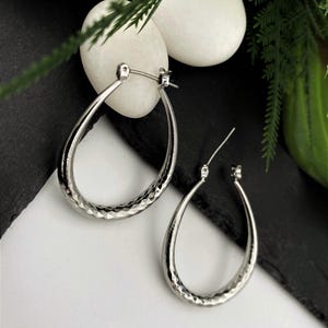 Big Oval Shaped Hoop Earrings• Silver Hammered Hoop Earrings• Classic Style Vintage Earrings• Engraved Pattern Drop Earrings by AnAngelsHug