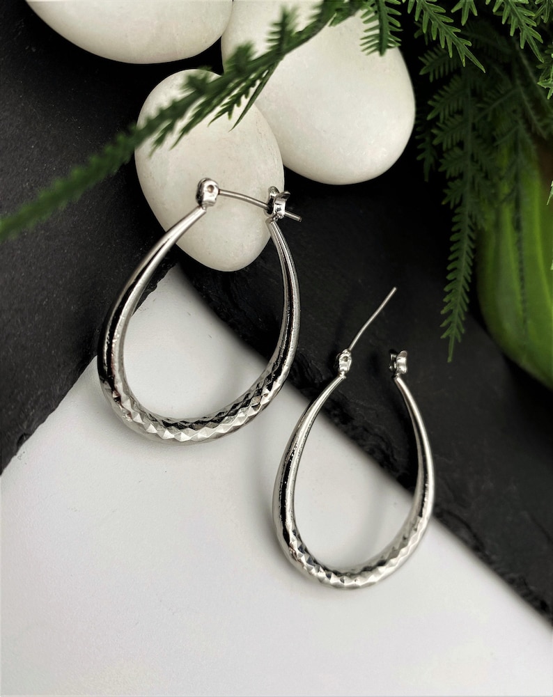 Big Oval Shaped Hoop Earrings• Silver Hammered Hoop Earrings• Classic Style Vintage Earrings• Engraved Pattern Drop Earrings by AnAngelsHug