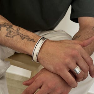 Antiekzilveren open herenmanchet•Unisex brede armband in punkrockstijl• Verstelbare stapelmanchetarmband van AnAngelsHug• Cadeau-idee voor vriendjes