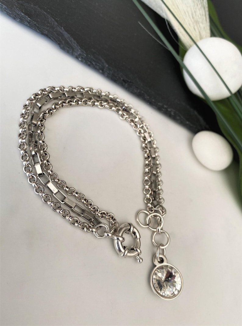 Bracciale multicatena in argento con cristalli Swarovski, bracciale a tre fili audace con cristalli, elegante bracciale a catena stile Uno de 50 da donna, regalo per la fidanzata immagine 2