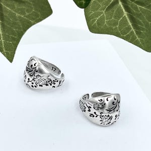 Antique silver engraved floral bold ring, adjustable flower patterns dome ring, open rustic silver vintage style ring, thick womens ring Set Of Two
