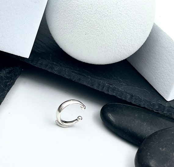 Single Silver Thick Ear Cuff, One Dainty Fake Helix Piercing