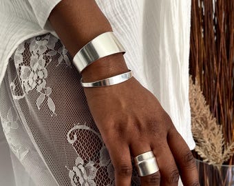Wide Vintage Shiny Silver Open Cuff• Adjustable Wavy Thin Bracelet