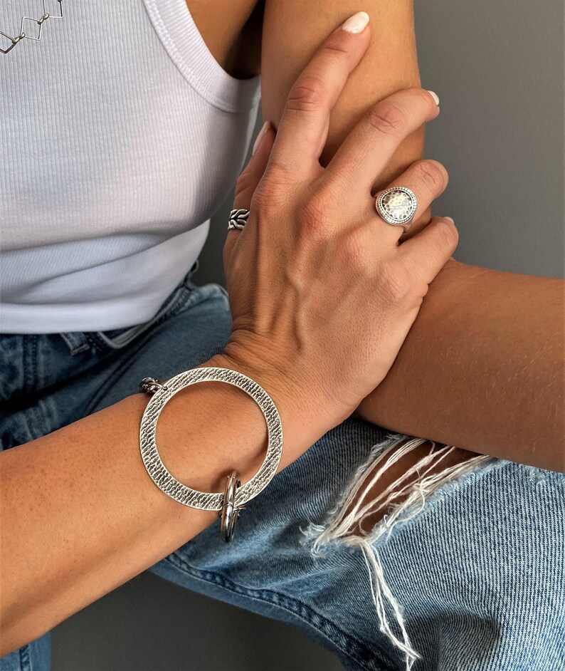 Punk Rock Style Oversized O-Ring Foxtail Chain bracelet: Large Engraved Circle Snap Lock Cuff
