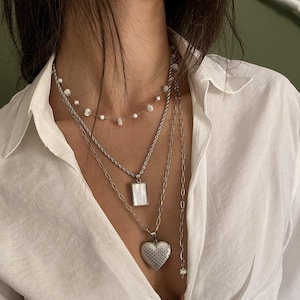 NATÜRLICHE MUSCHEL Halsketten • Charm Stapelbare Halsketten • Herz Medaillon Lange Halskette • Zierliche Rosenkranz Muschel Kette Choker von AnAngelsHug