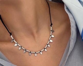 シルバービーズレザーネックレス・ハンマー加工チャーム付き調節可能 