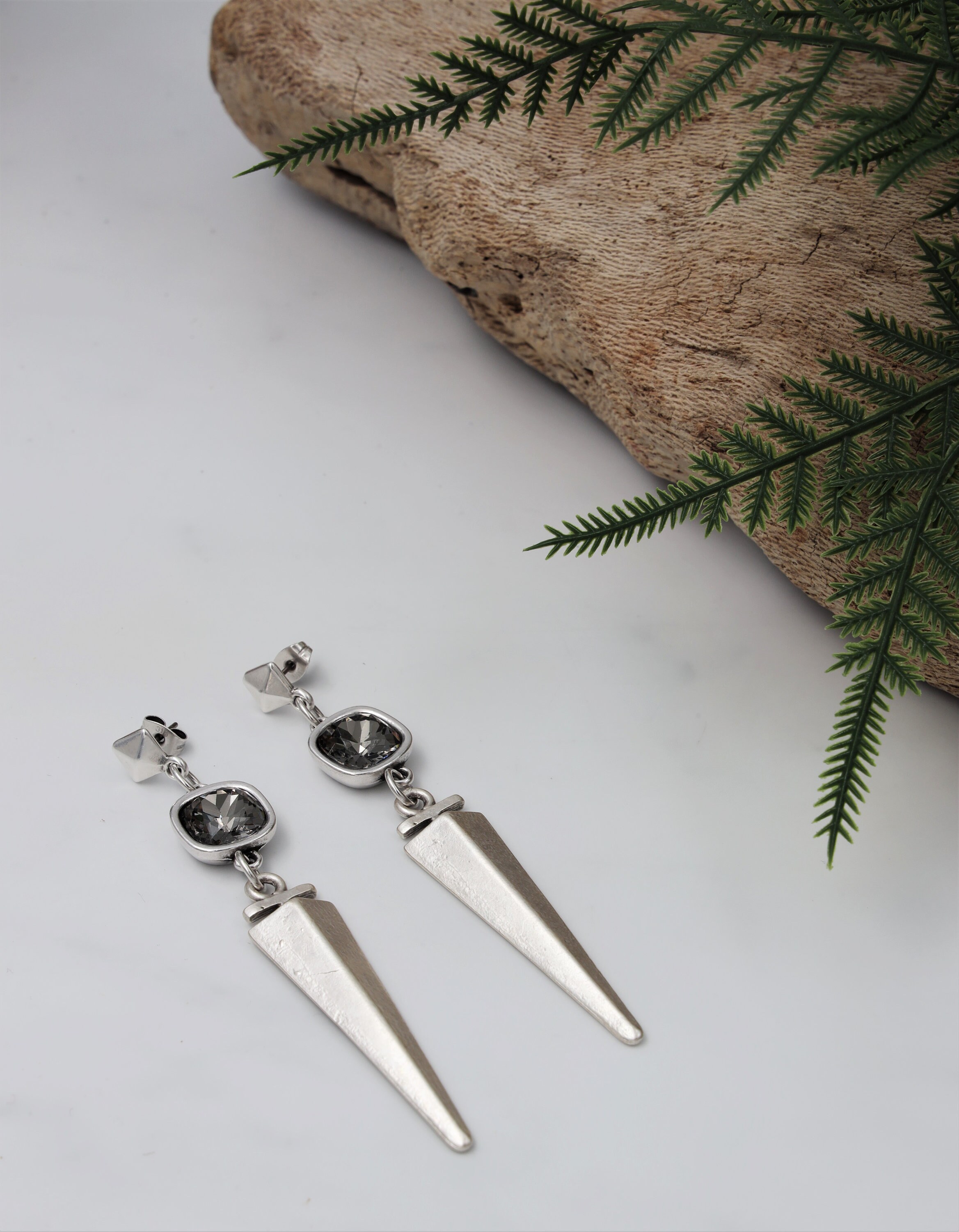 関送込 OHTNYC SPIKE DROP EARRING WITH SWAROVSKI CRYSTAL Lucent stud earrings, Pavé, Spike, Pink, Mixed metal finish