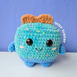 Little Toaster Crochet Pattern, cute DIY Crochet Toaster with Optional Toast Slices! Beginner Friendly Amigurumi Pattern,