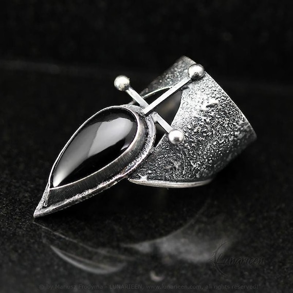 Anello in argento sterling ossidato con onice nero fatto a mano