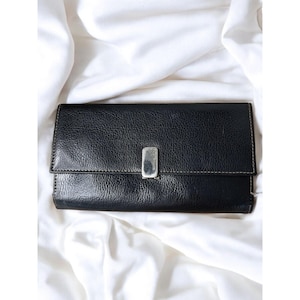 Portefeuille style chéquier en cuir noir à trois volets Liz Claiborne