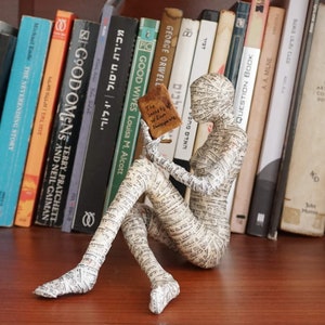 Donna di lettura, cartapesta, arredamento da scaffale, regalo per amanti dei libri
