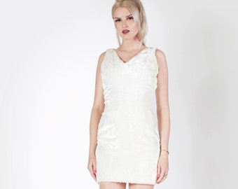 Vtg 60s 70s White FAUX FUR Mini Dress by Ricco California Women's Size 4 / 6 - XS / Small - 36" bust - 27" waist - 36" hips - 32.5" long