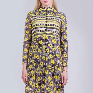 purple and black dress or white and gold 60s MOD Yellow GEO Floral Printed Slippery Nylon Long Sleeve Women's Size Xs-small - 34