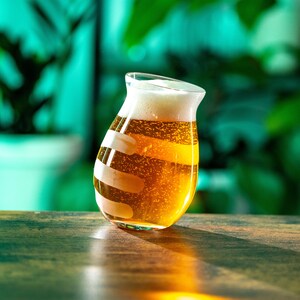 Hoppy Bierglas, Universal Cut, Striche, geschnitztes Glas Bild 8