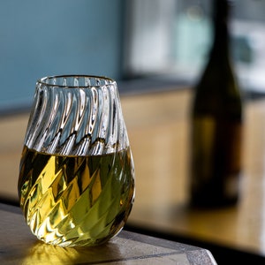 Saunter White Wine Glass image 1