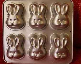 Bunny rabbit muffin tin