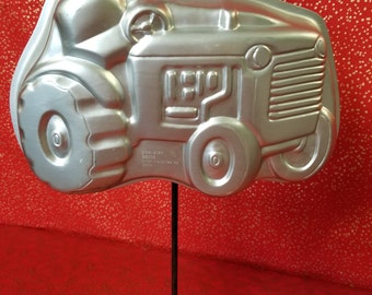 Tractor shaped cake pan