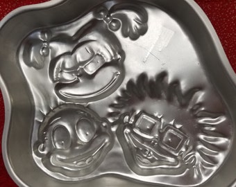 Rugrats shaped cake pan