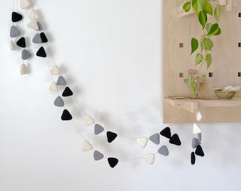 Guirlande fanions en laine  blanc gris et noir - Banderole triangles - Flag - Monochrome -  Naturelle