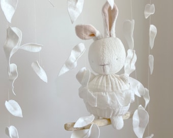 Adorable lapin fait à la main  Peluche douce et moelleuse Lapin avec petite jupette Jouet de lit