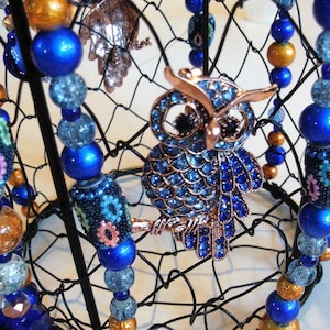 Cesta de planta suspensa de coruja/plantador/apanhador de sol - azul royal, cobre, preto, contas de arame, coruja azul brilhante, comprimentos ajustáveis, presente feito à mão