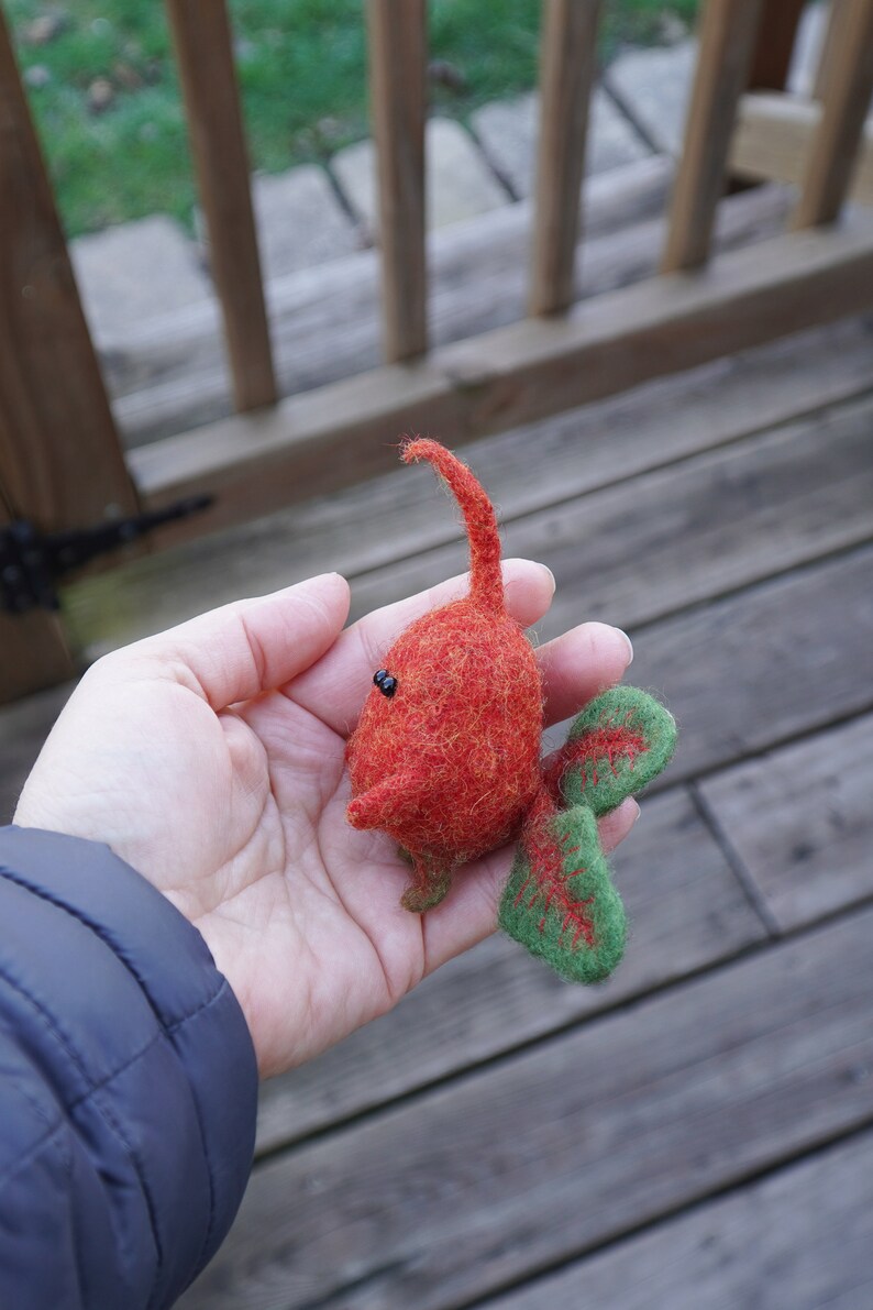 Beet wool figurine felted finger puppet Beetroot sculptureBeetroot image 8