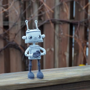 Crochet robot figurine