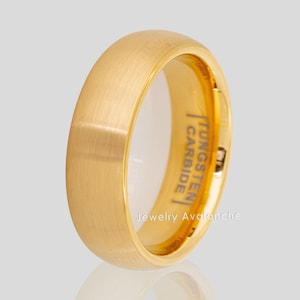 Aliança de casamento de tungstênio com cúpula de 6 mm - Acabamento escovado, banhado a ouro amarelo, anel de carboneto de tungstênio com ajuste confortável, anel de aniversário, anel para noivo