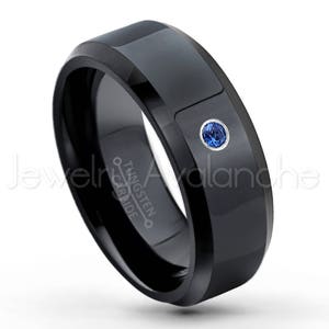 Ring met blauwe saffier, 0,07 kt, zwarte wolfraamring voor heren, geboortesteen september, 8 mm afgeschuinde rand, comfortabele pasvorm wolfraam trouwring
